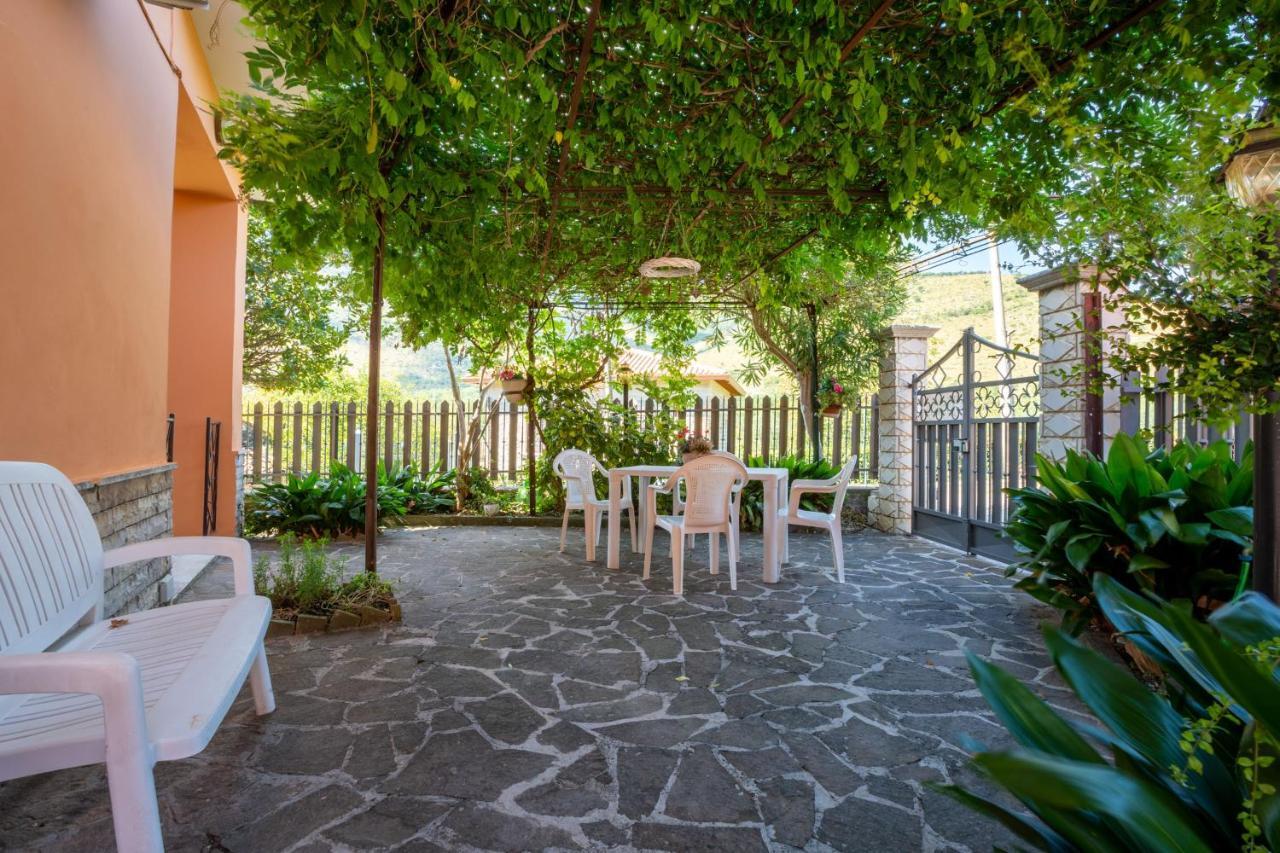 Valle Fiorita Castro dei Volsci エクステリア 写真